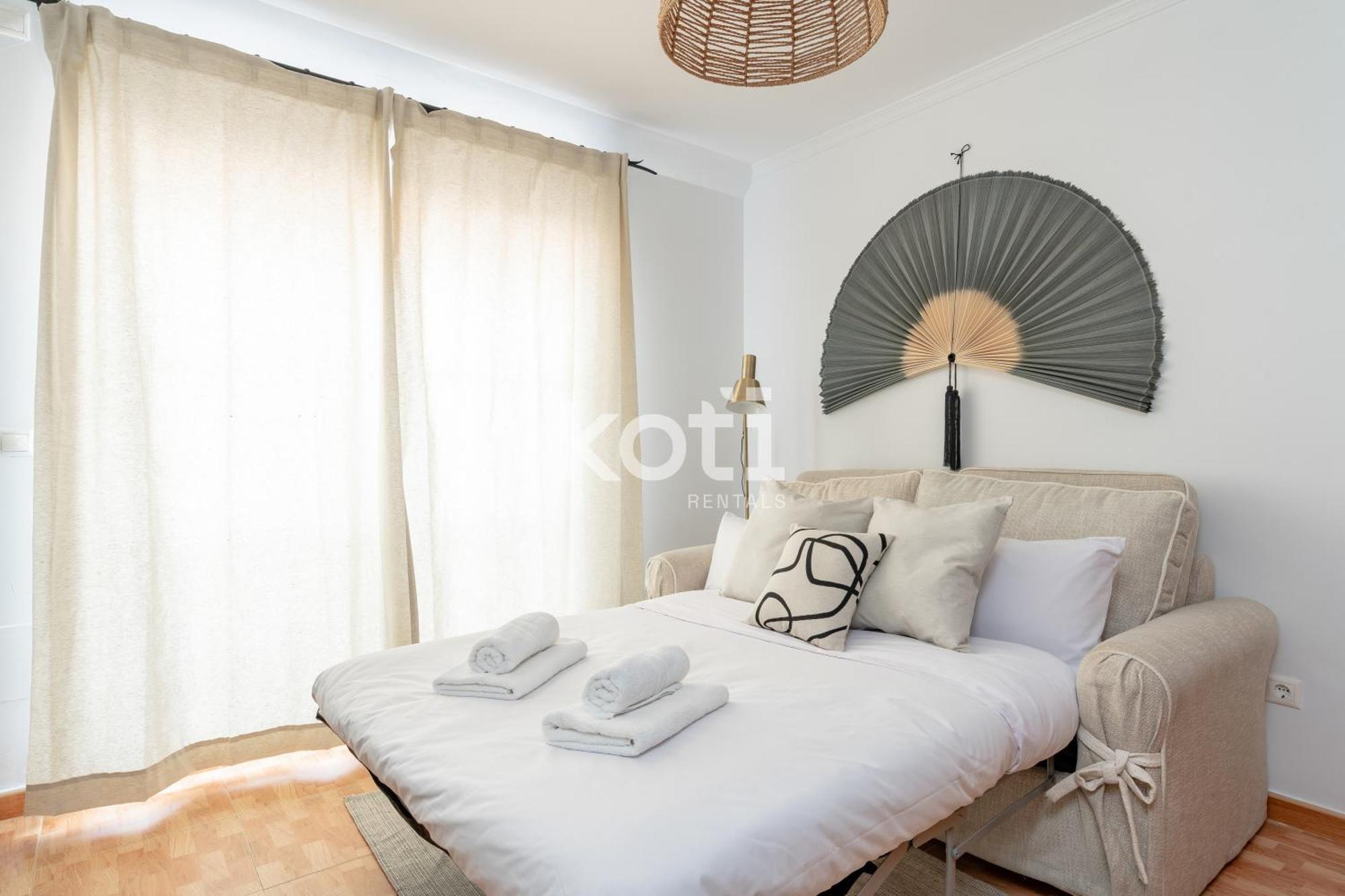 Koti Rentals - Sandy Beach Apartment Фуэнхирола Экстерьер фото