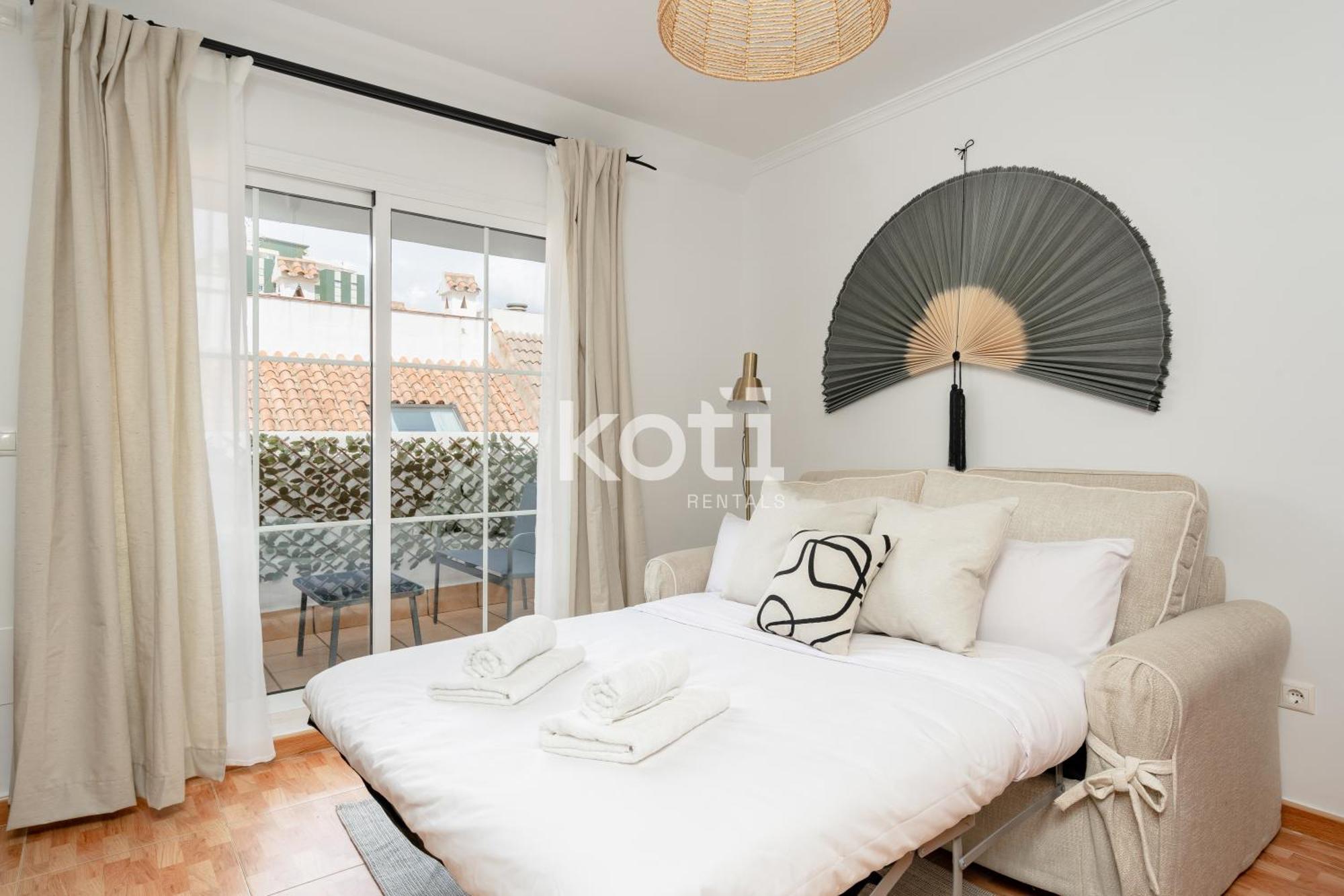 Koti Rentals - Sandy Beach Apartment Фуэнхирола Экстерьер фото