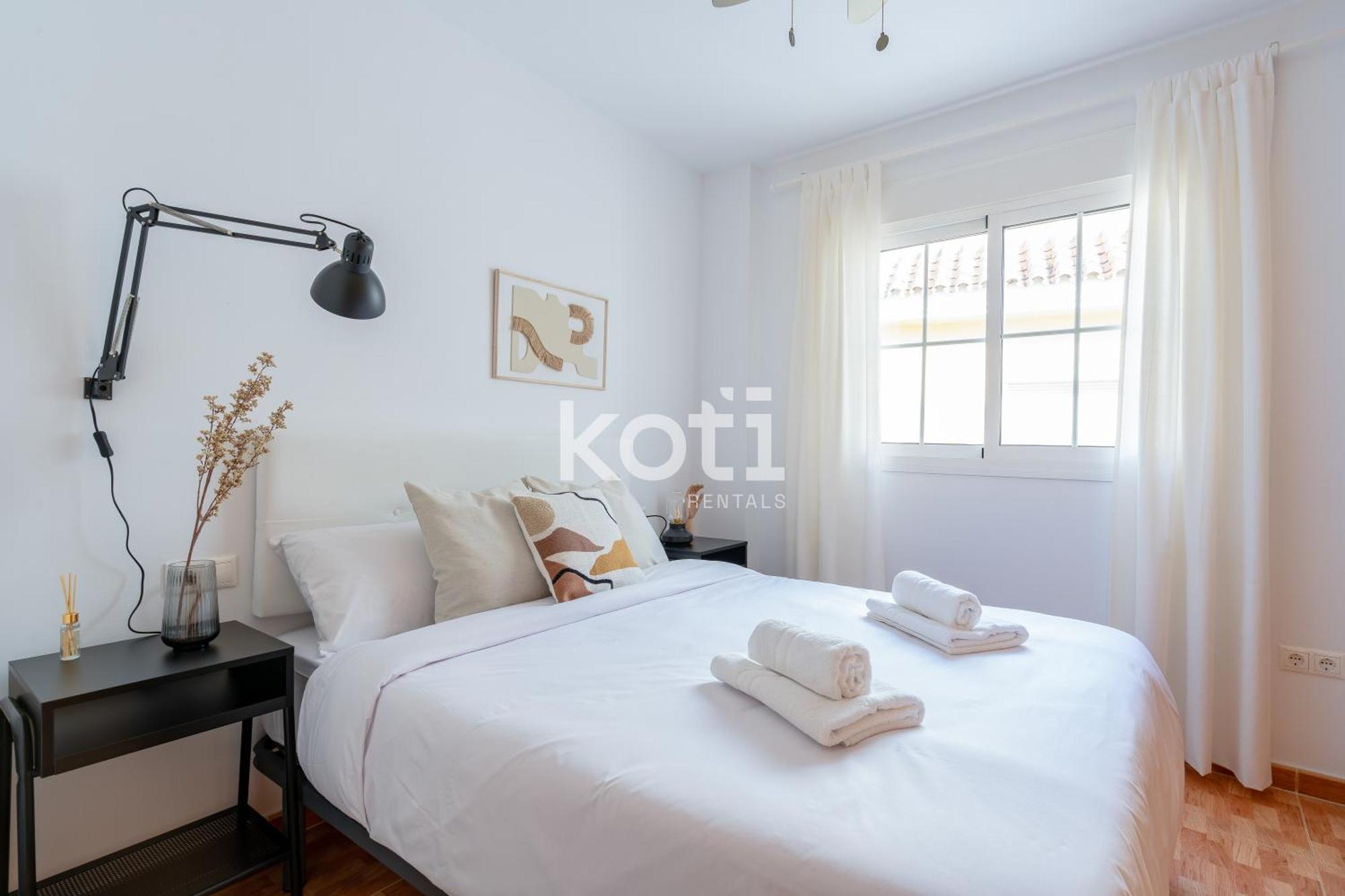 Koti Rentals - Sandy Beach Apartment Фуэнхирола Экстерьер фото